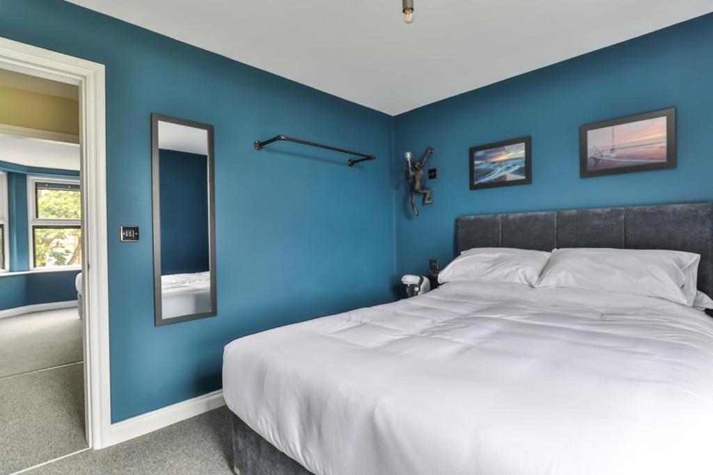 23 Trafalgar Square With Hot Tub And Cinema Scarborough Esterno foto