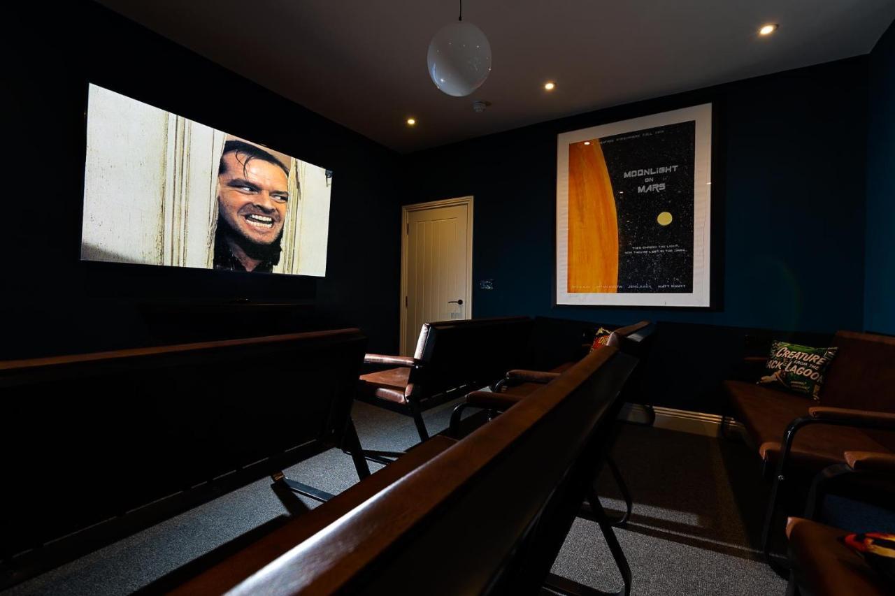 23 Trafalgar Square With Hot Tub And Cinema Scarborough Esterno foto