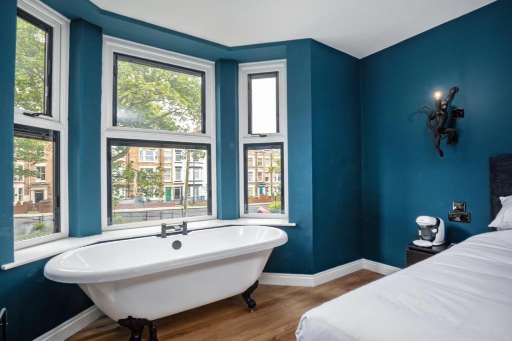 23 Trafalgar Square With Hot Tub And Cinema Scarborough Esterno foto